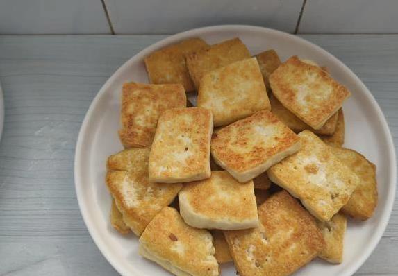一块豆腐5块钱，做出全家抢着吃的菜，简单做法你想不到