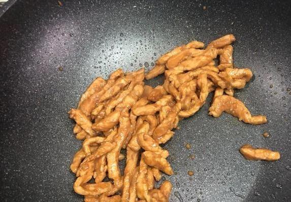 鱼香肉丝超简单做法，半小时搞定，饭店味道轻松到家