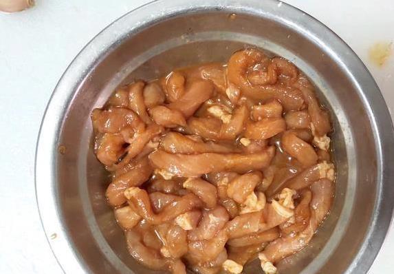 鱼香肉丝超简单做法，半小时搞定，饭店味道轻松到家
