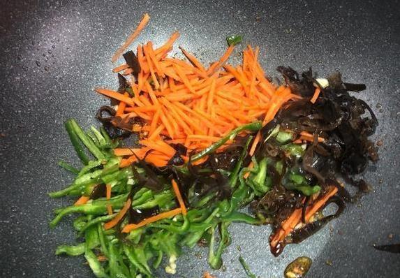 鱼香肉丝超简单做法，半小时搞定，饭店味道轻松到家