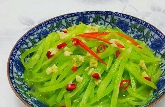 莴笋不焯水也能脆？3分钟拌出爽口菜，孩子吃完还想要