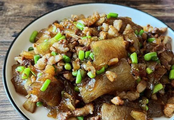 朋友送来河南焖子，我炒出两盘绝味，邻居都馋哭了？