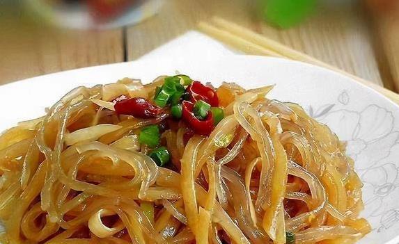 白萝卜炒粉条有秘诀，少做一步菜就废，3分钟学会饭店味