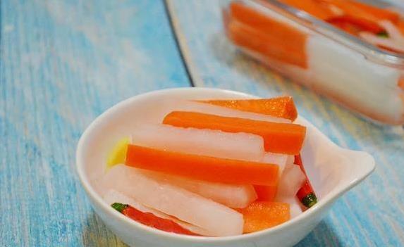 3块钱做酸辣萝卜条，脆爽开胃，腌一夜就能吃！