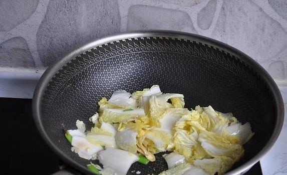 一斤梭子蟹炖菜汤，鲜得让人舔碗底，你家试过没？