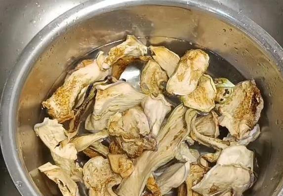 干菜比鲜菜香？5种做法让你吃到停不下来，营养还翻倍！
