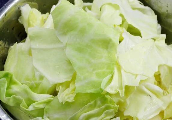 饭店包菜香到爆，大厨秘招这一步，你家也能炒出绝活味？