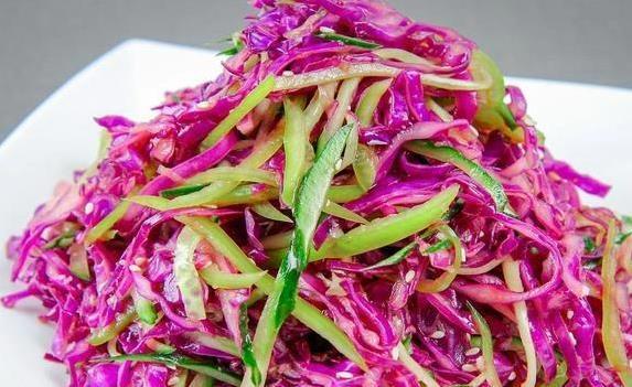 紫甘蓝凉拌真有讲究,不焯水营养全留住,10分钟做爽脆神菜
