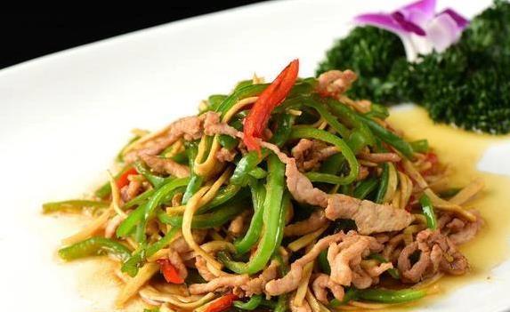 尖椒肉丝这样做，3分钟出锅，香辣下饭全家抢着吃