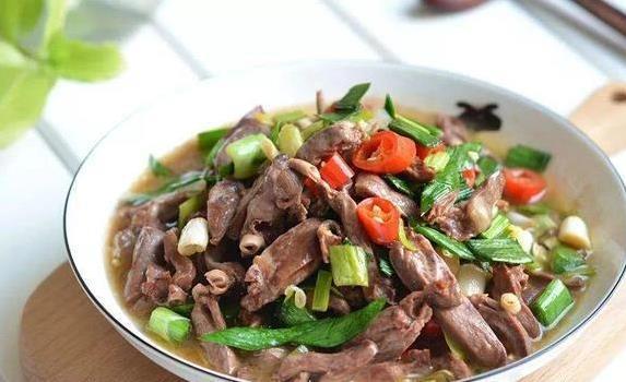 中老年吃青菜不如换这4种内脏，营养翻倍，身体更硬朗？