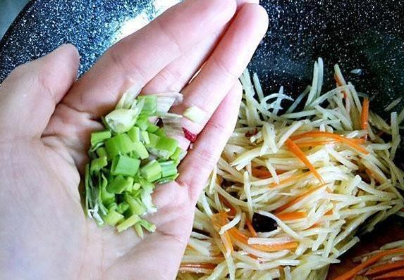 酸辣土豆丝炒出饭店味，醋放早放晚都不行，3秒学会绝招