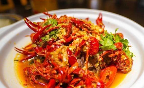 长沙街头4大美食，臭豆腐辣到上头，你敢不敢尝？
