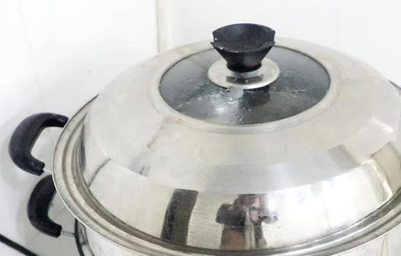 家常清蒸小公鸡超简单，3小时腌出咸香味，酱汁一浇香到爆？