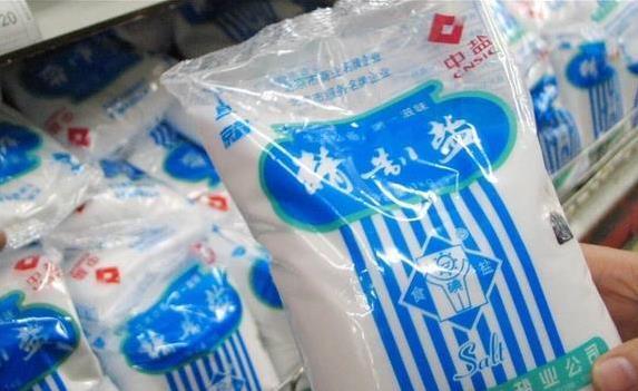 超市买盐傻眼了？海盐精盐差价大，味道差别你尝过吗？
