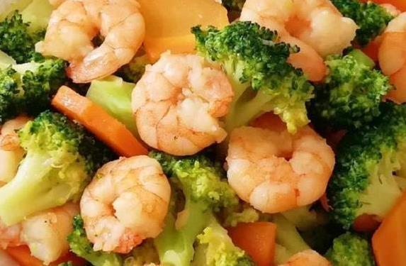 饭店虾仁滑嫩弹牙全靠这招？简单一步，家常菜秒变大厨味！