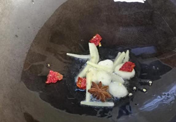 长脖鱼刺少肉嫩孩子爱，酱焖只用15分钟，香到邻居敲门问