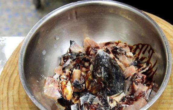 一斤鲤鱼十块钱，做出麻辣干煸鱼，香得邻居敲门问！