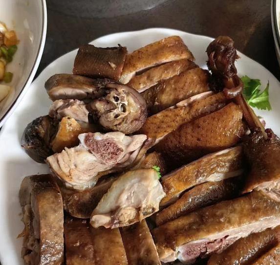 广东主妇做饭忙一天，老公吃完却不满足，1万生活费哪去了？
