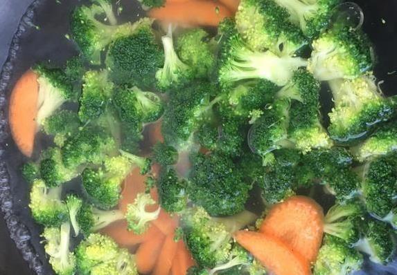 西兰花搭鸡胸肉，减肥神菜20分钟搞定，你还不试？