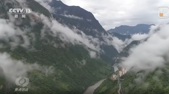 大山里的地下实验室