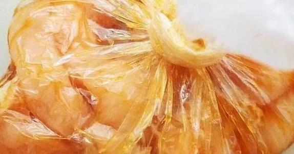 减肥不饿肚子？鸡胸肉低脂高蛋白，3步做出香脆海苔卷