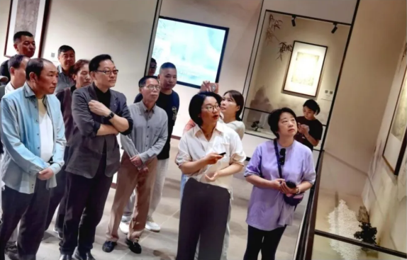 鼋渚澄怀 笔墨太湖——《中国美术报》“边游边学”卢禹舜无锡写生采风及作品雅赏