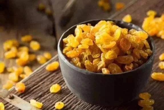 吃葡萄干要不要洗？原来这样吃才干净，一定要告诉家里人哦