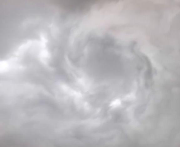 内蒙古天空惊现天空之眼 气象部门：小尺度涡旋