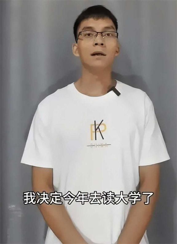 高考16次的唐尚珺前往大学报到：期待大学生活，圆梦之旅终启程