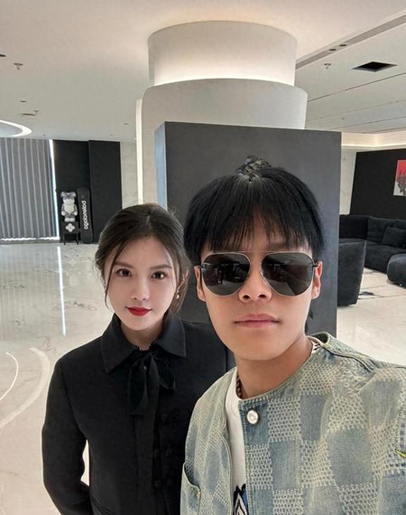小杨哥老婆近照