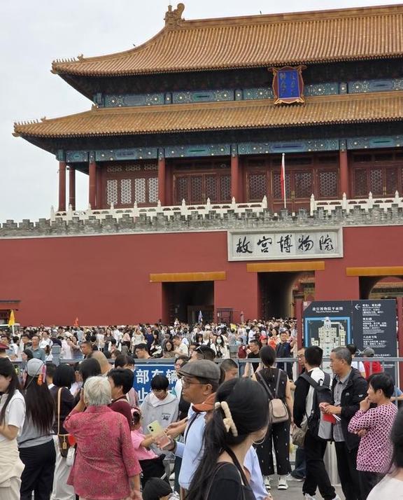 清点本年国庆最堵东说念主的10个景点 东说念主海形状开启