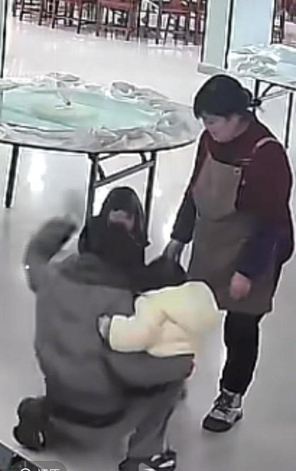 六安打小孩事件进展 监控揭露真相