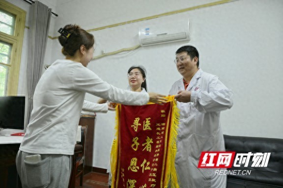 相隔一年，千里奔赴！走失儿童失而复得，宝妈含泪感谢