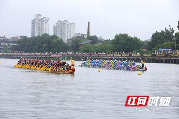 湖南“龙超”赫山站开幕 兰溪双桡龙舟竞渡引关注
