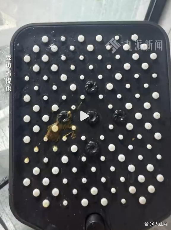 酒店回应花洒被指有疑似排泄物