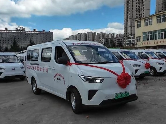 14辆护学车开进乌蒙山区 守护学子求学路
