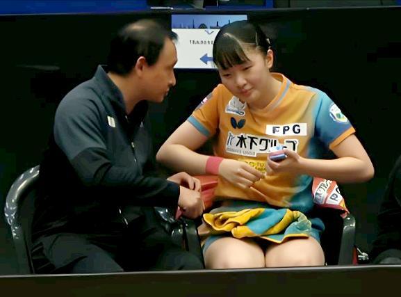 WTT赛：张本美和连夺2冠！女单4-2胜世界亚军，父亲场外指导 双线作战展实力
