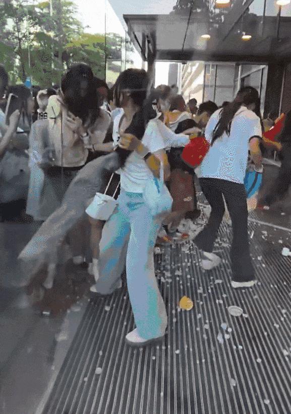 张凌赫工作室道歉：全额补偿粉丝损失 活动取消致歉粉丝