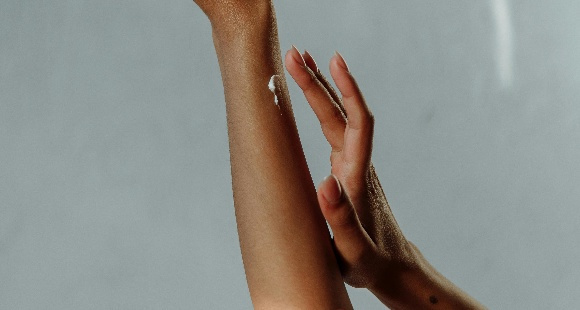 夏秋时节，如何防治常见皮肤问题？