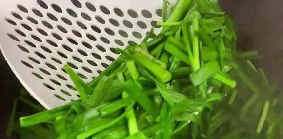 海虹10元一斤真便宜，鲜美补身效果好，你家餐桌缺了啥？
