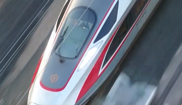【回望“十三五”：我的收获与转变】领跑世界！中国高铁加速奔跑
