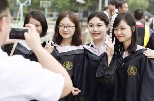 为什么大公司紧盯学历背景？看到选调生和专科生的表现