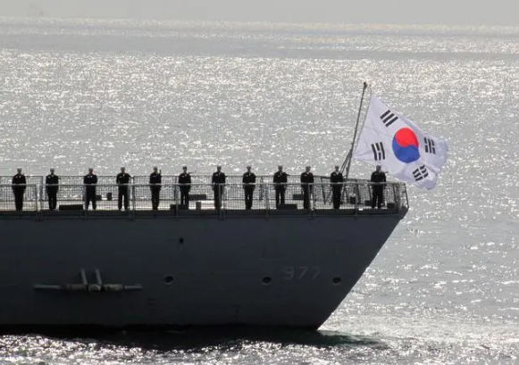 韩舰艇顶着压力参加日本阅舰式，出于“安保原因”