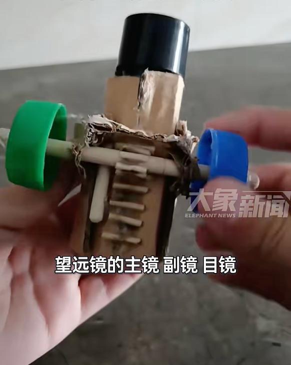 小学生手搓天文望远镜看月球陨石坑