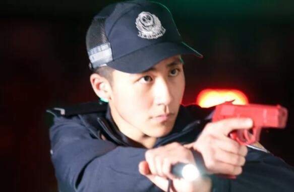 晚报|美军舰擅闯西沙 北大实习医生带女友冒充护士