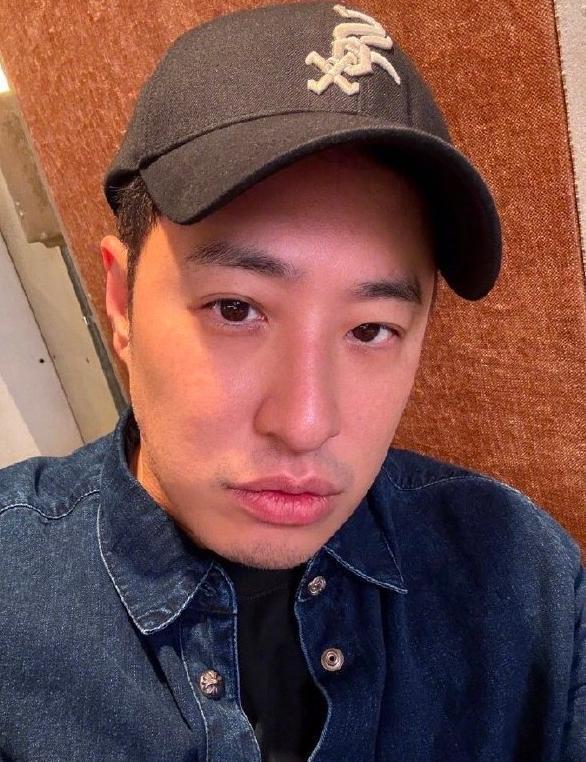 潘玮柏晒20年前旧照自嘲仍是胖小孩 搬起石头砸自己的脚