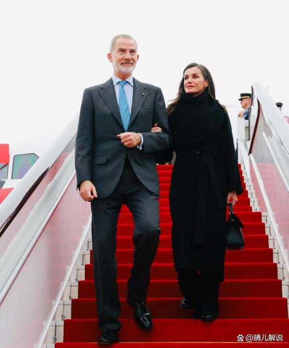 西班牙王后驚艷亮相中國(guó) 全黑造型彰顯低調(diào)力量