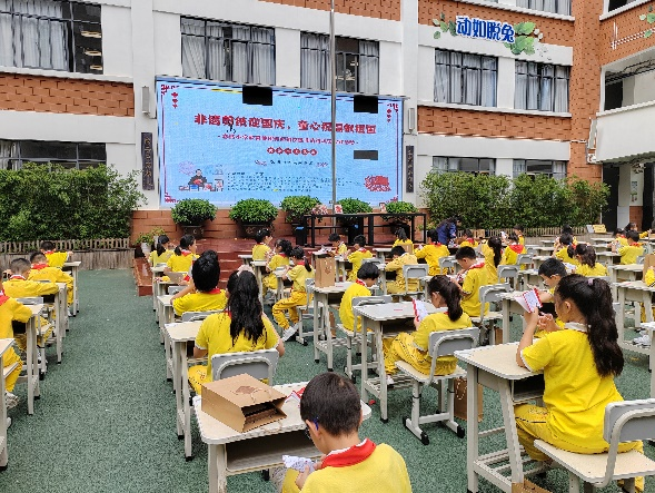 春城小学教育集团新闻路校区 “非遗剪纸迎国庆，童心祝福献祖国”活动简讯