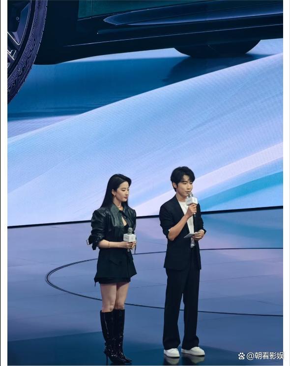 刘亦菲出席智界发布会 科技与美的完美碰撞