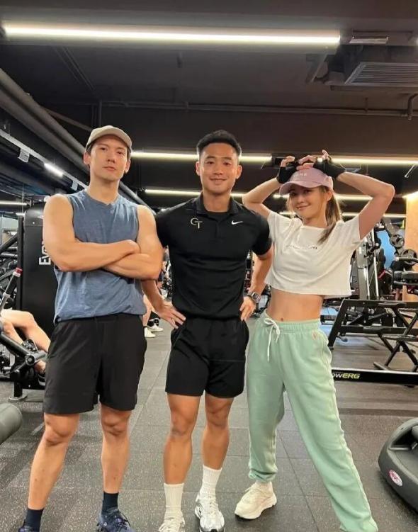 44岁阿娇与43岁阿Sa同框 Twins合体引发“爷青回”热潮